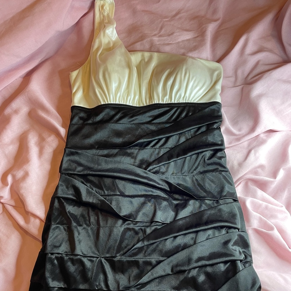 One shoulder fitted dress size small